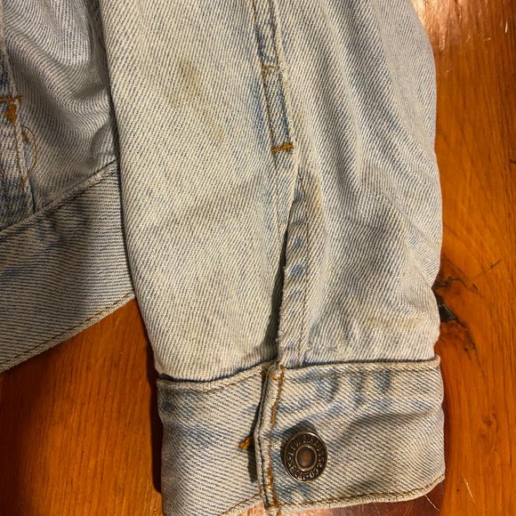 Vintage Levi's Lightwash Denim Jacket - Picture 9 of 10